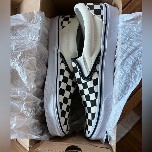 Vans Shoes - NIB Checkered Vans Men’s 8/ Woman’s 9.5